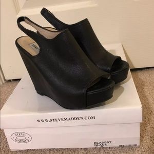 Black wedges